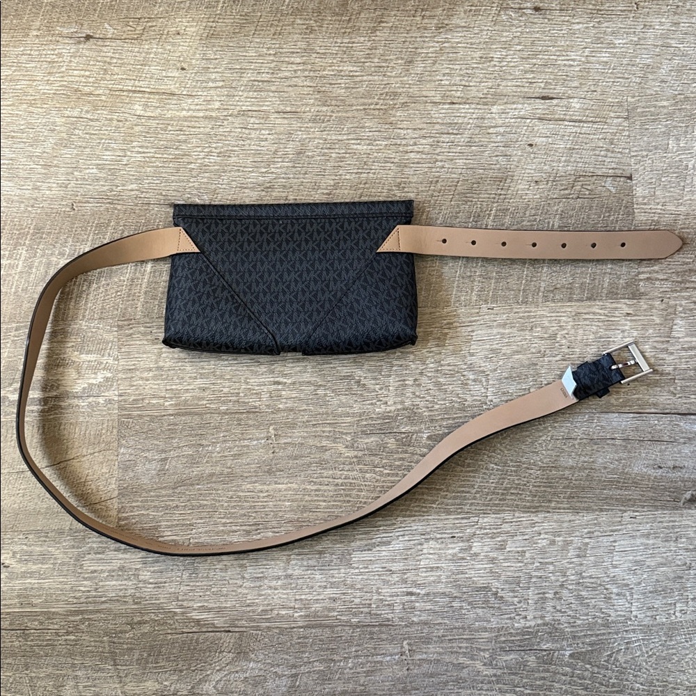 Michael Kors Monogram Belt Bag Size L/XL - Picture 2 of 5